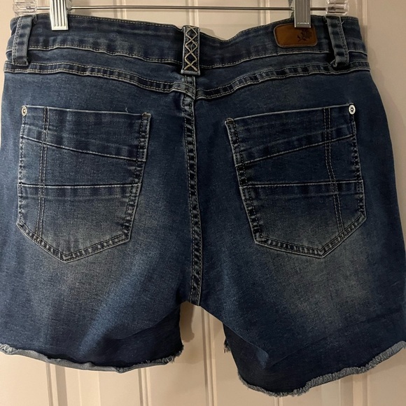 Rubberband stretch denim sarina shorts, NWT, size 15, waist 32 - Picture 4 of 9